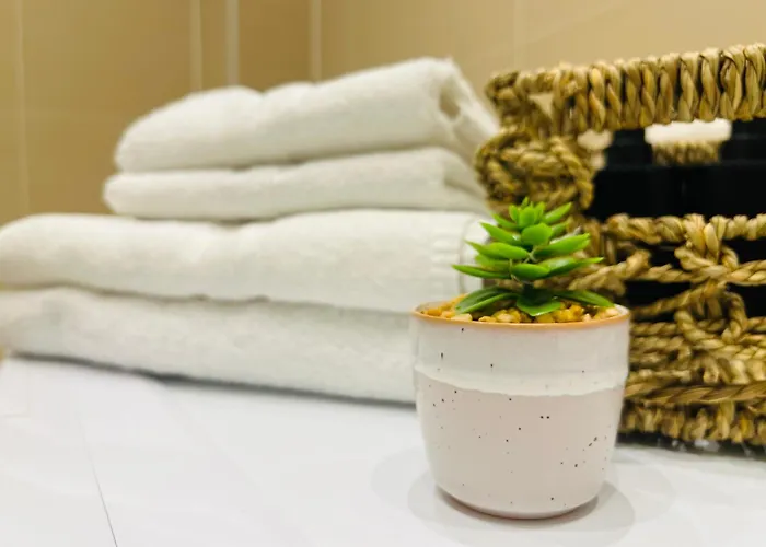 Apstay Prime I Parking Option I Self Check-in 3*